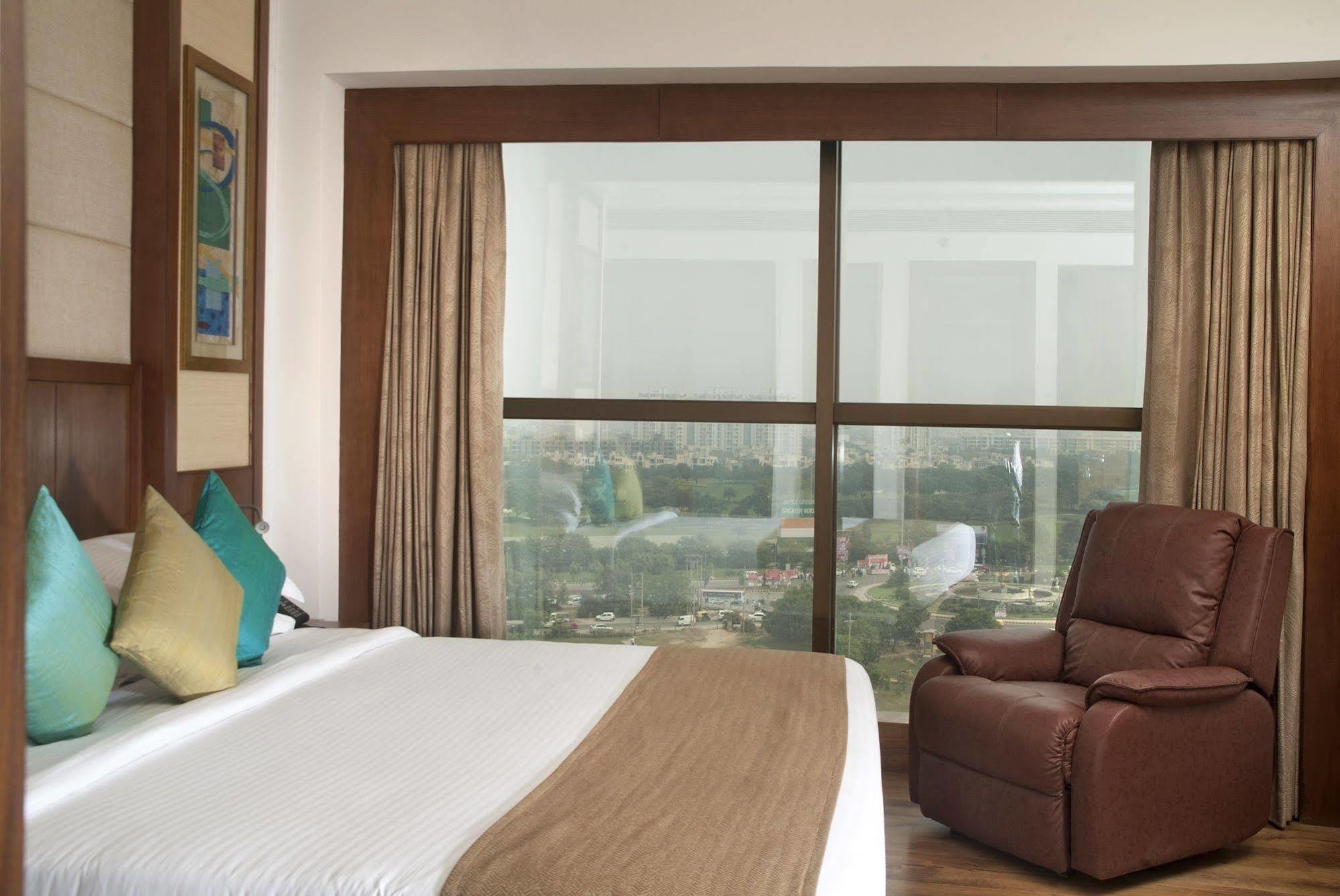 Savoy Suites Greater Noida Exteriér fotografie