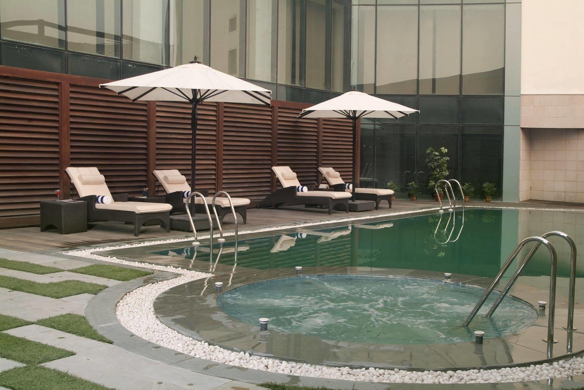 Savoy Suites Greater Noida Exteriér fotografie